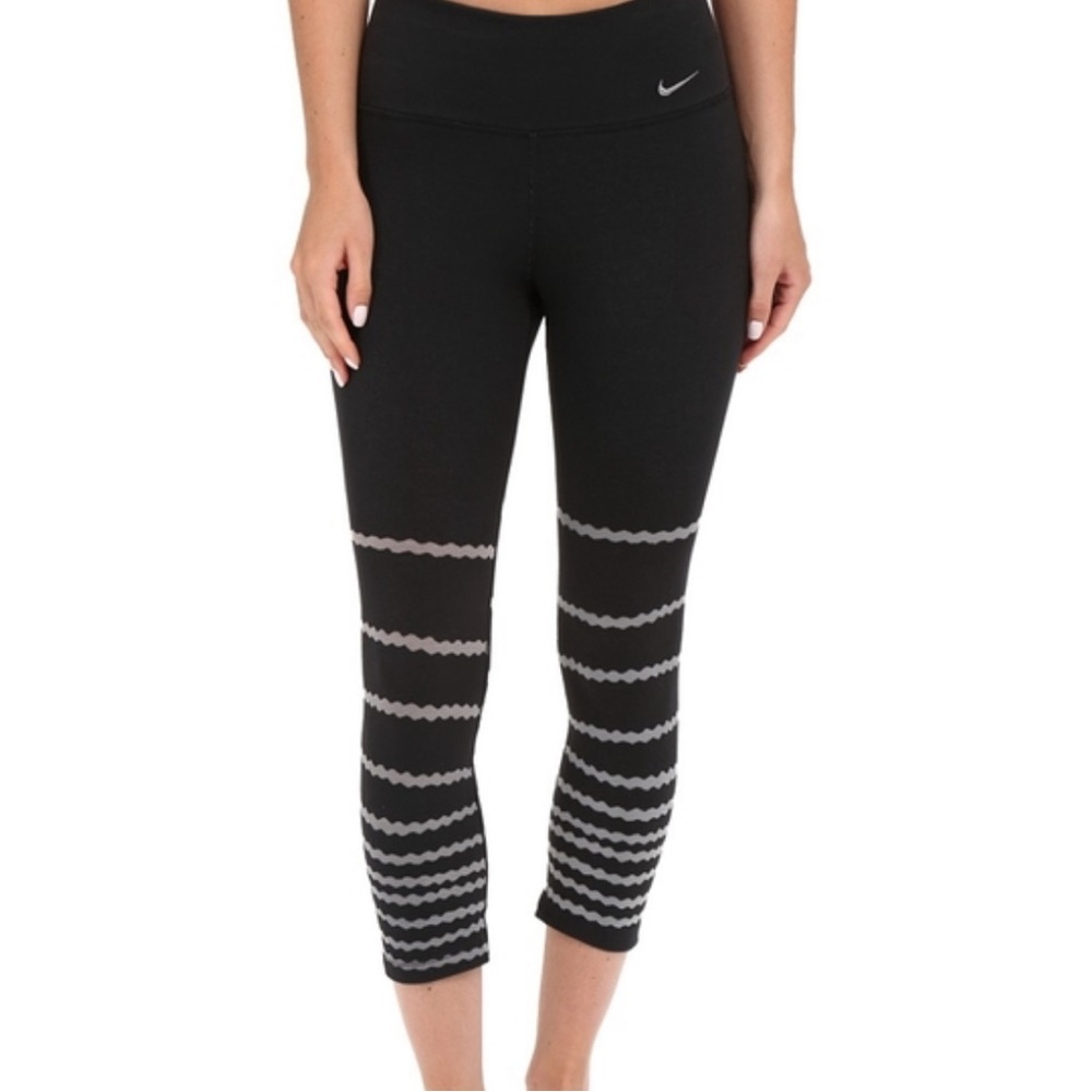 Nike Dri Fit Capri Striped Leggings GUC size XS